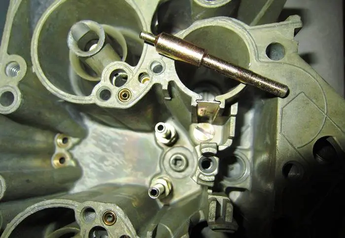 E-jet lean stop screw.JPG